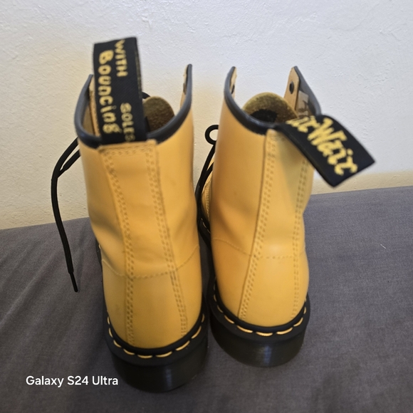 Dr. Martens 1460 Smooth Leather Lace Up Bright Yellow Combat Boots Size 9 - Picture 5 of 6